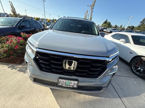 Used 2023 Honda Pilot Touring image 2