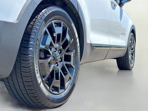 Used 2021 Kia Telluride EX w/ EX Premium Package AWD/4WD image 17