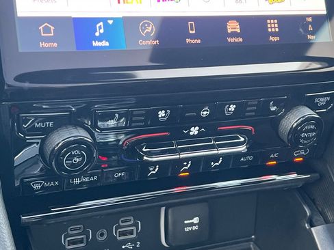 New 2025 Jeep Grand Cherokee Limited w/ Luxury Tech Group II AWD/4WD image 18