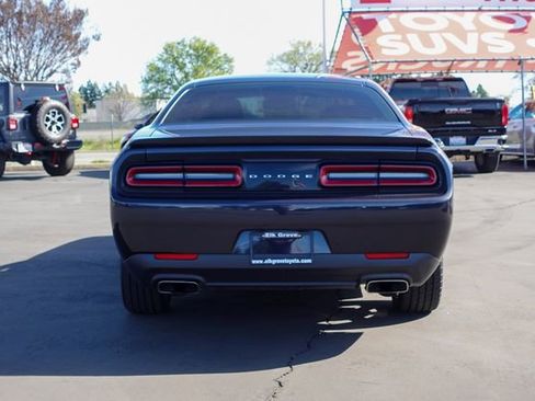 Used 2017 Dodge Challenger R/T image 8