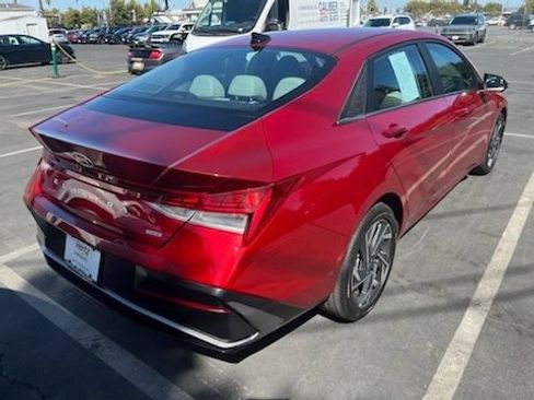 Used 2025 Hyundai Elantra Limited FWD image 3