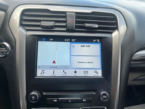 Used 2017 Ford Fusion SE w/ Equipment Group 202A AWD/4WD image 18