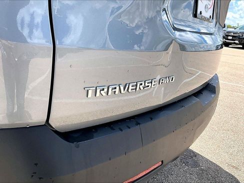 Used 2023 Chevrolet Traverse LT w/ LPO, Floor Liner Package AWD/4WD image 9
