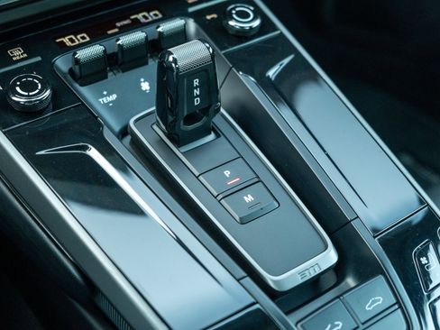 Certified 2025 Porsche 911 Carrera RWD image 32
