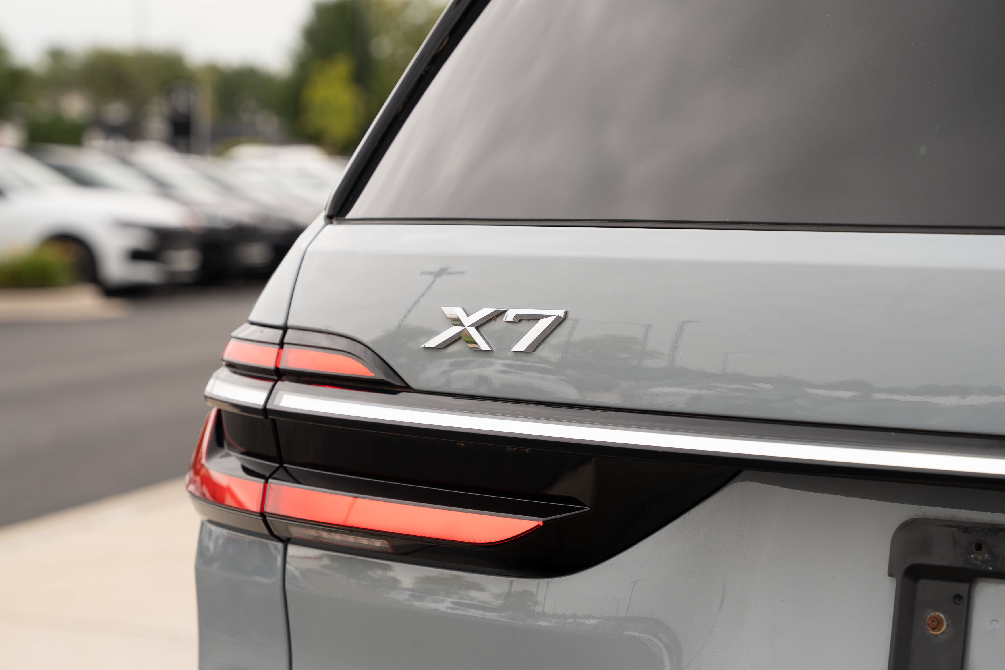 Used 2023 BMW X7 xDrive40i w/ M Sport Package AWD/4WD image 37