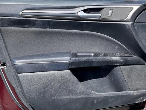 Used 2017 Ford Fusion SE w/ Equipment Group 201A image 23