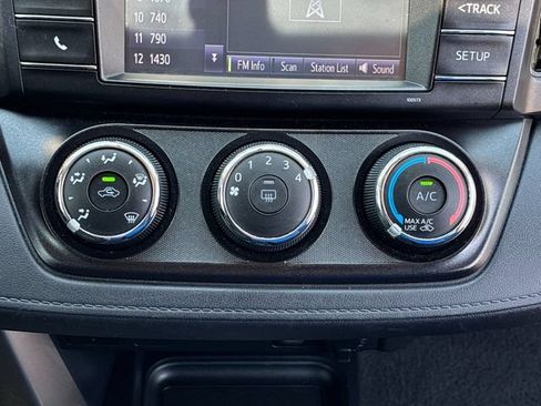 Used 2016 Toyota RAV4 LE FWD image 18
