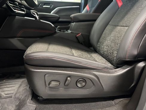 Used 2024 Chevrolet Colorado Z71 image 14