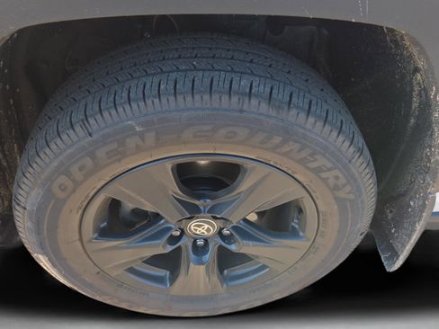 Used 2025 Toyota RAV4 XLE image 30