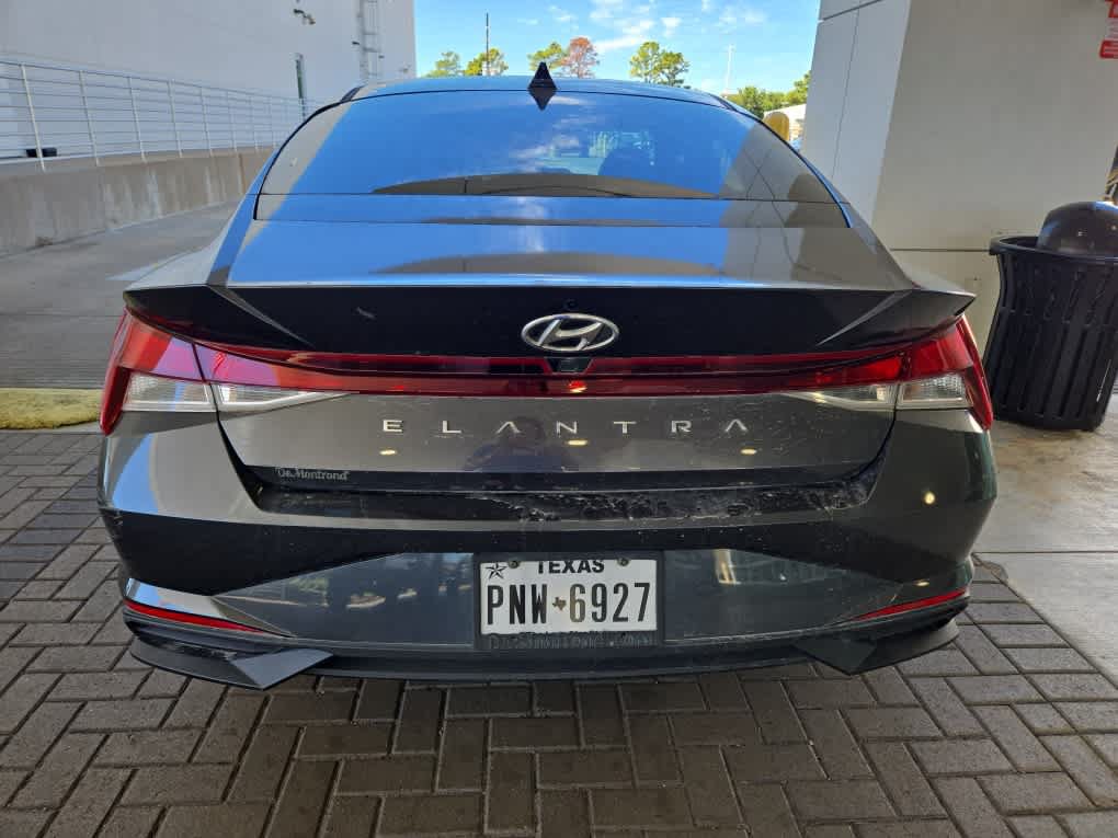 Used 2021 Hyundai Elantra SEL w/ Convenience Package FWD image 4