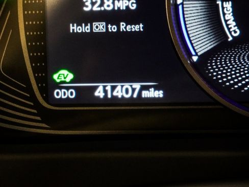 Used 2024 Lexus UX 250h AWD w/ Premium Package image 28