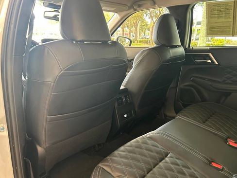Used 2022 Mitsubishi Outlander SEL AWD/4WD image 38