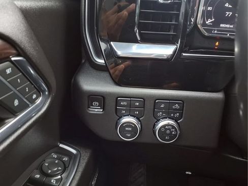 Used 2023 GMC Sierra 1500 SLT w/ SLT Premium Plus Package AWD/4WD image 13