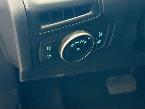 Used 2018 Ford Focus SEL FWD image 11
