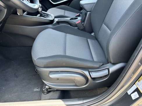 Certified 2025 Kia Soul LX w/ LX Technology Package FWD image 18