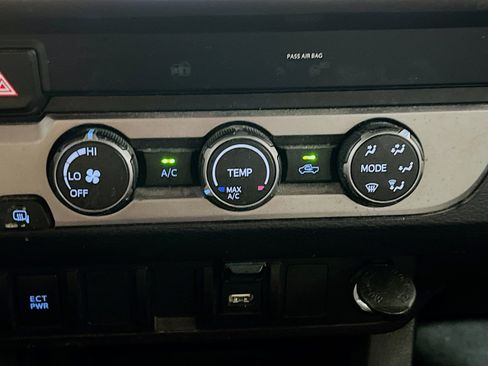 Used 2023 Toyota Tacoma SR5 RWD image 11