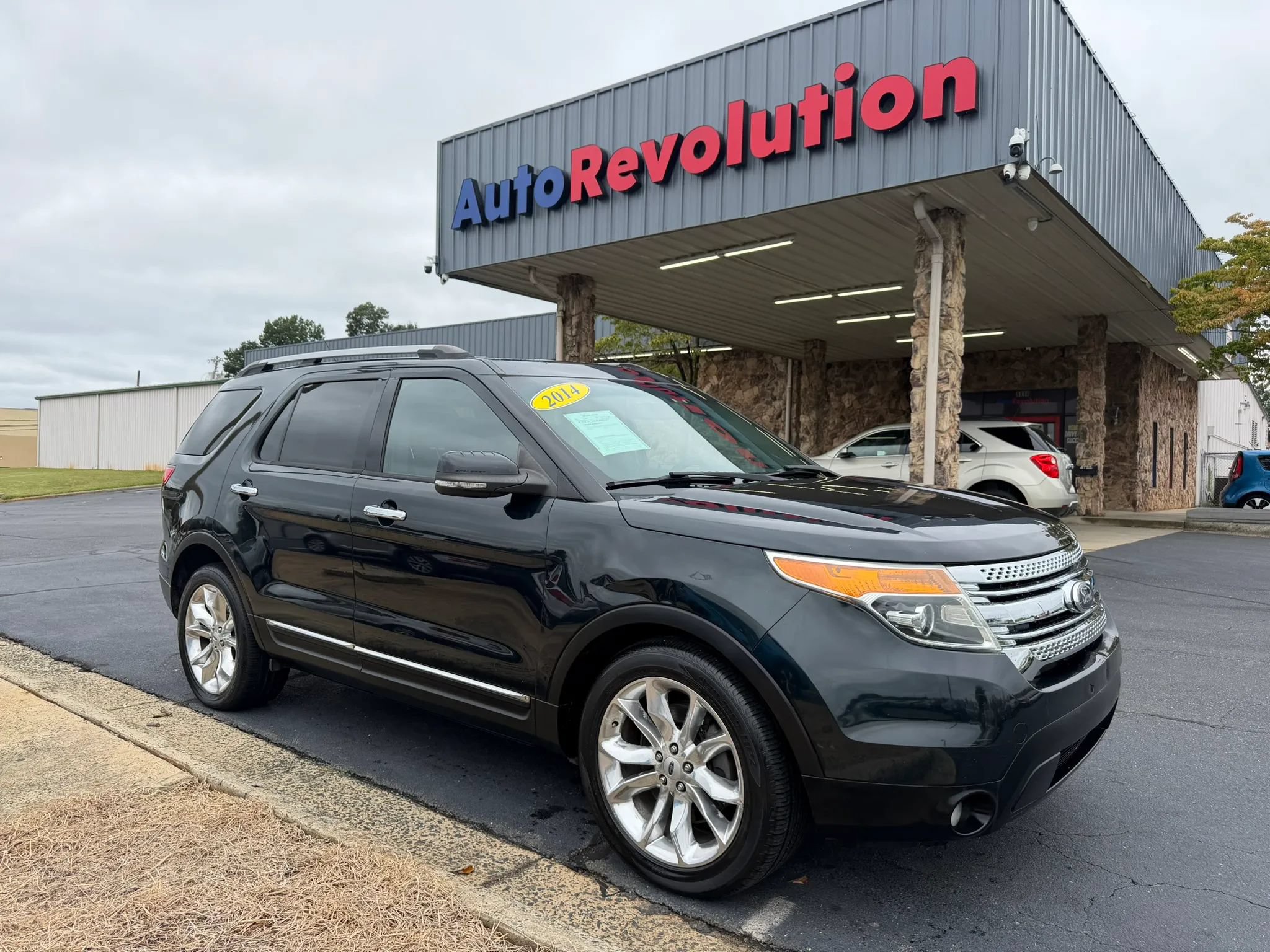 Used 2014 Ford Explorer XLT w/ Equipment Group 202A FWD image 1