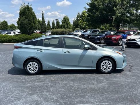 Used 2016 Toyota Prius Two FWD image 3