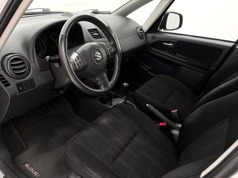 Used 2010 Suzuki SX4 Touring AWD/4WD image 12