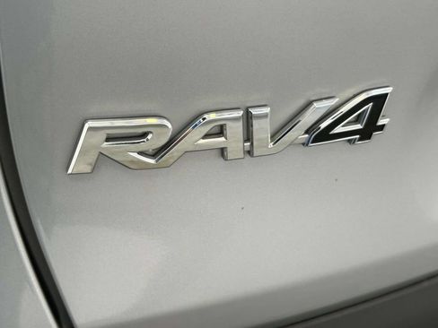 Used 2025 Toyota RAV4 XLE AWD/4WD image 10