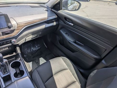 Used 2024 Nissan Altima 2.5 SV FWD image 29