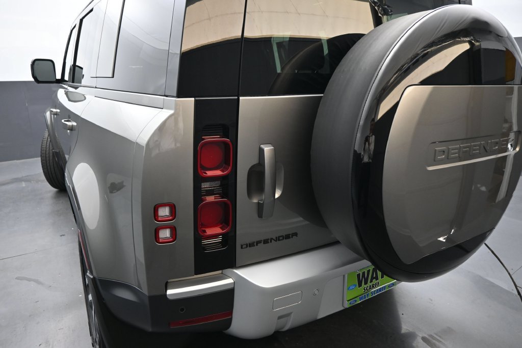 Used 2025 Land Rover Defender 110 S AWD/4WD image 2