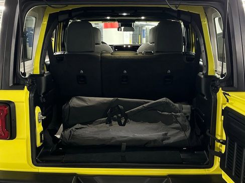 Used 2024 Jeep Wrangler Rubicon w/ XTREMEE 35" Tire Package image 32