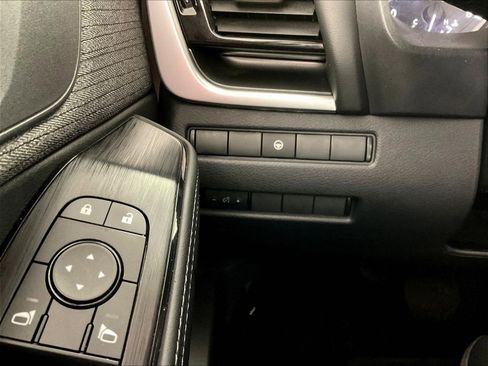 Used 2023 Nissan Rogue SV AWD/4WD image 15