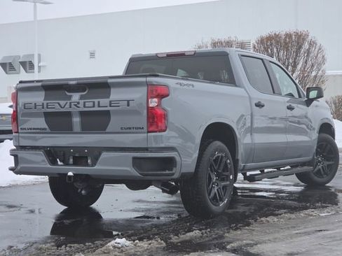 Used 2024 Chevrolet Silverado 1500 Custom w/ Dark Appearance Package image 18