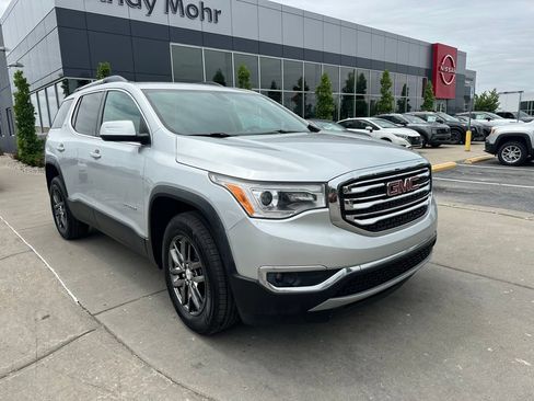 Used 2017 GMC Acadia SLT FWD image 2
