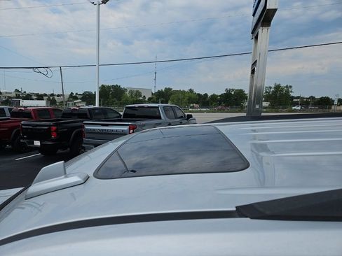 Used 2018 GMC Yukon XL SLT w/ Open Road Package AWD/4WD image 15