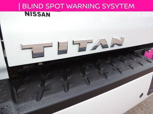 Used 2021 Nissan Titan SV w/ SV Convenience Package image 13