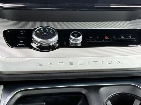 Used 2025 Ford Expedition Active image 27