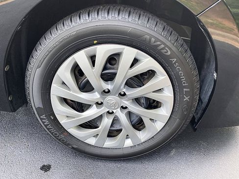 Certified 2017 Toyota Corolla LE FWD image 24