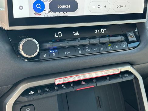 Certified 2025 Toyota Tundra Limited AWD/4WD image 36
