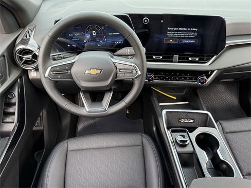 New 2026 Chevrolet Equinox LT w/ Convenience Package II image 11