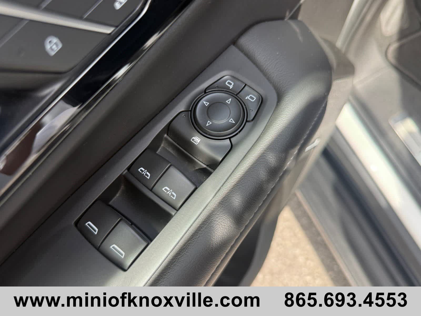 Used 2025 Chevrolet Tahoe LT RWD image 16