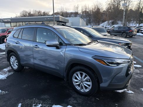 Used 2024 Toyota Corolla Cross LE image 2