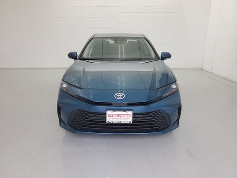 Used 2025 Toyota Camry LE w/ Convenience Package FWD image 3