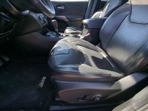 Used 2019 Jeep Cherokee Limited image 21