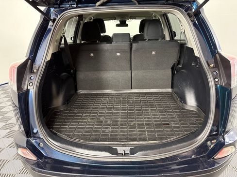 Used 2017 Toyota RAV4 LE AWD/4WD image 11