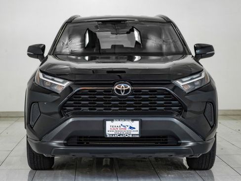 Used 2022 Toyota RAV4 XLE image 3