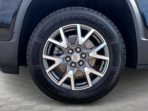 Used 2023 GMC Acadia SLE image 9