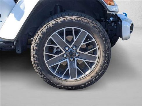 Used 2024 Jeep Wrangler High Altitude image 21
