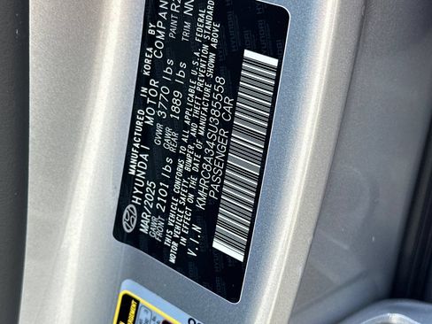 Used 2025 Hyundai Venue SEL FWD image 39