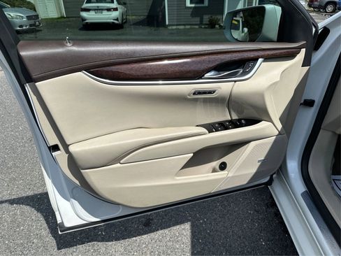 Used 2016 Cadillac XTS Luxury image 23