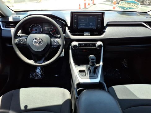 Used 2021 Toyota RAV4 LE FWD image 9
