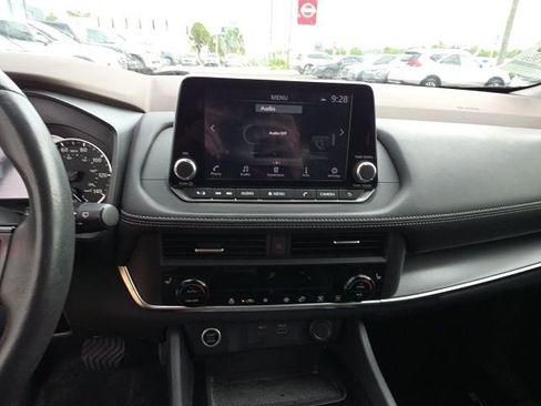 Used 2023 Nissan Rogue SV w/ SV Premium B Package image 18