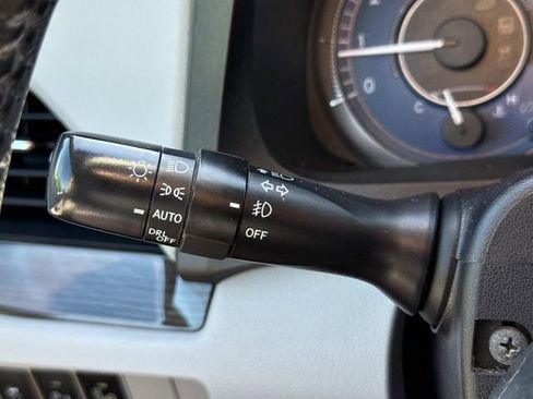 Used 2015 Toyota Sienna XLE Premium FWD image 25