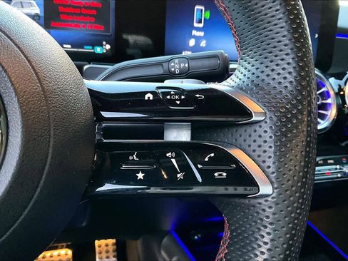 Used 2024 Mercedes-Benz GLB 250 image 25